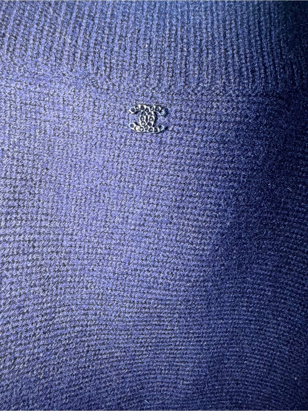 Chanel 100% Cashmere Navy Blue Cape Sleeve V-Neck Top Sweater Size 38 P42913